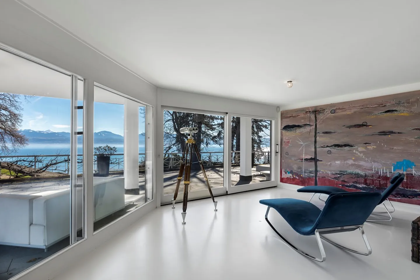 Sublime proprietà padronale a piedi nell'acqua con spiaggia privata e garage per barche - Foto 7 di 13