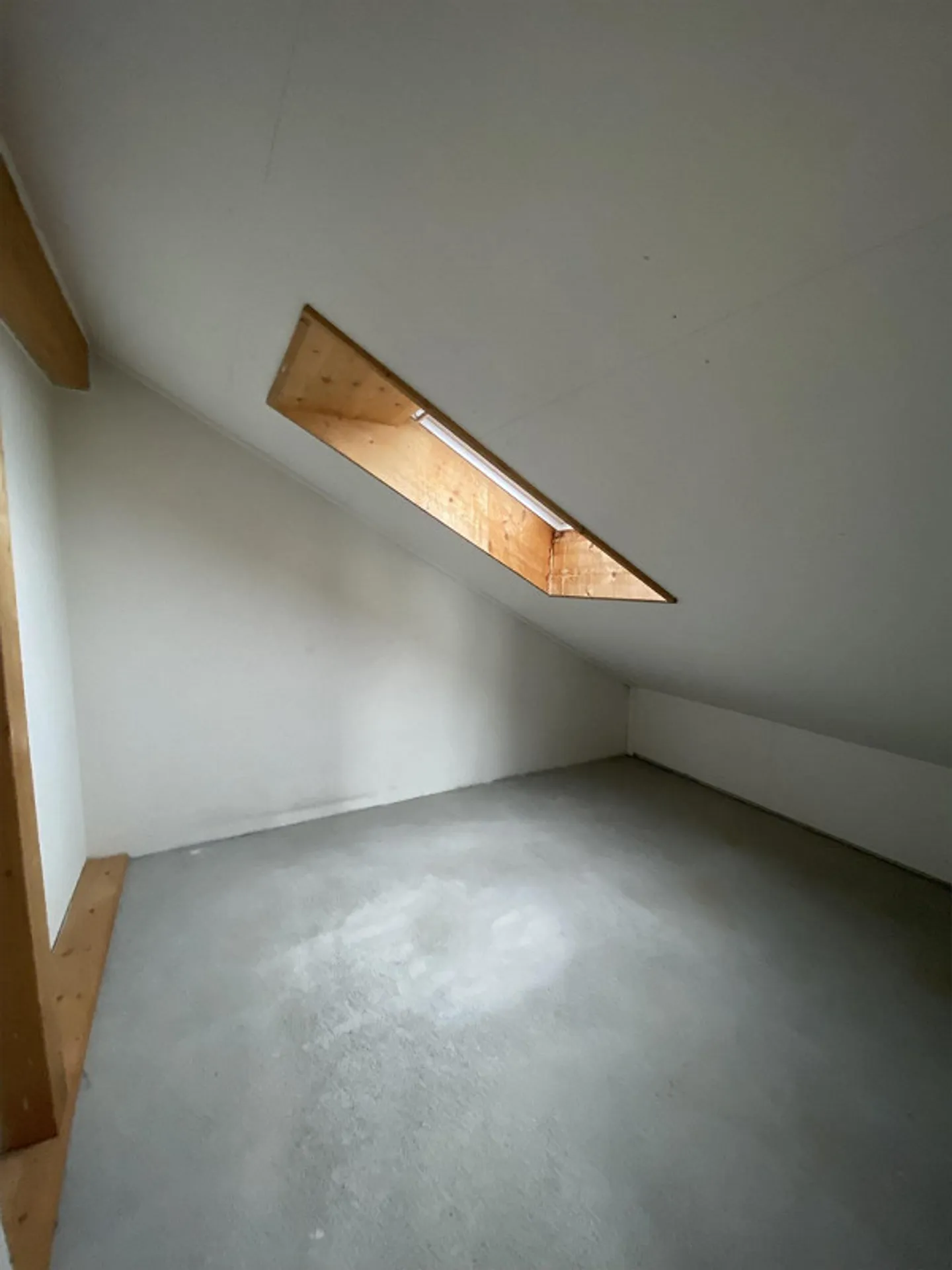 Your home for comfort - with a view over the rooftops - Photo 8 of 10