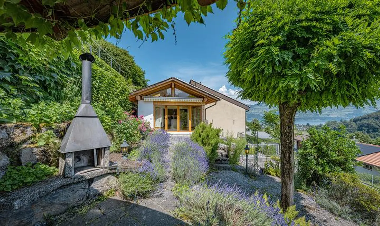 Casa a schiera con vista sul lago/montagna, terrazza e area giardino - Foto 1 di 8