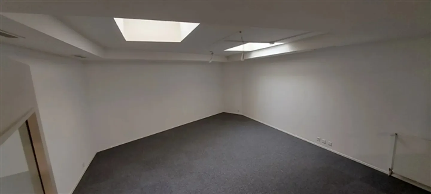 Ideally located 100 m² offices - Photo 5 of 8