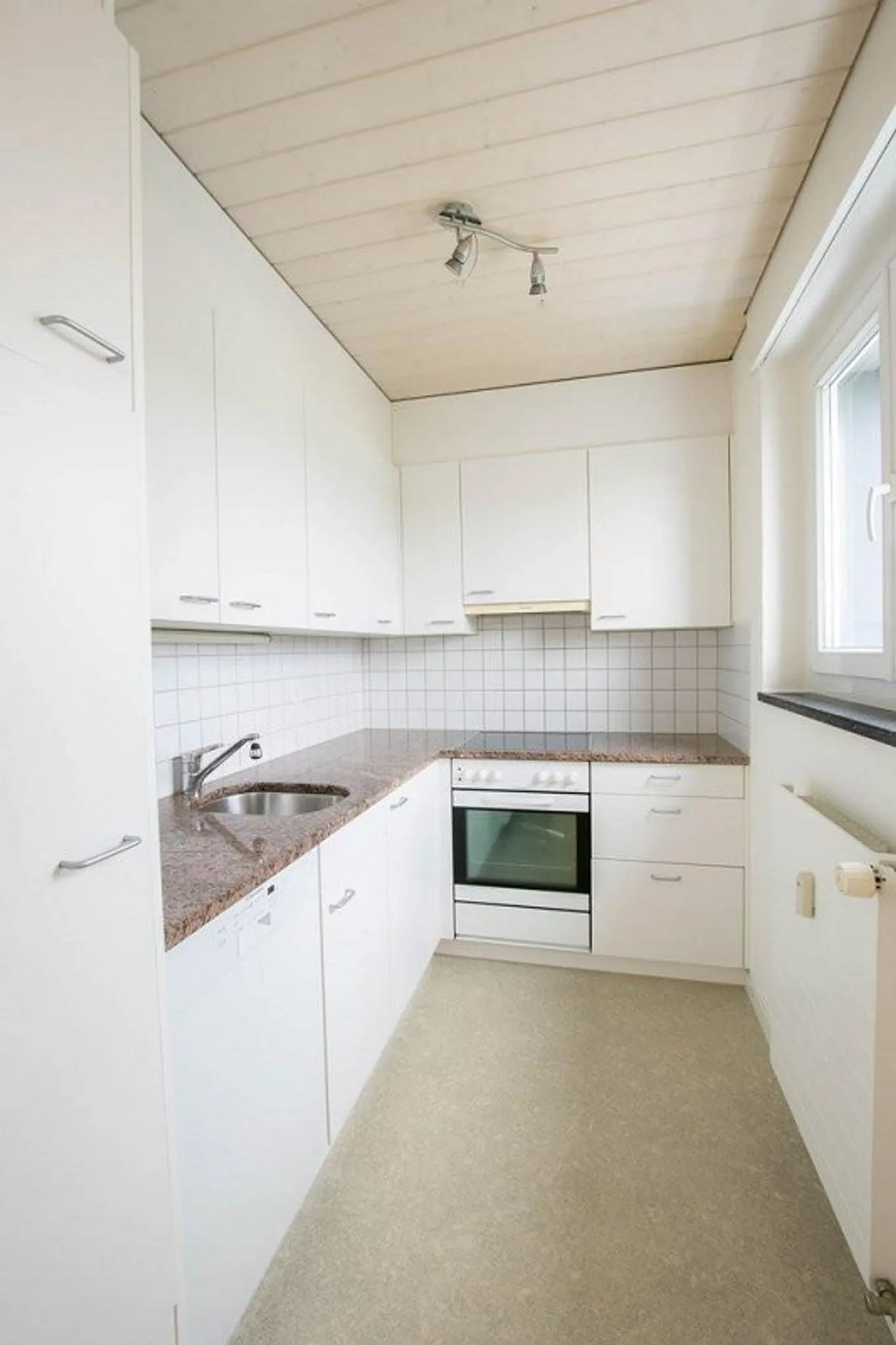 Penthouse apartment with large terrace near the agricultural zone in Brügg - Photo 7 of 12
