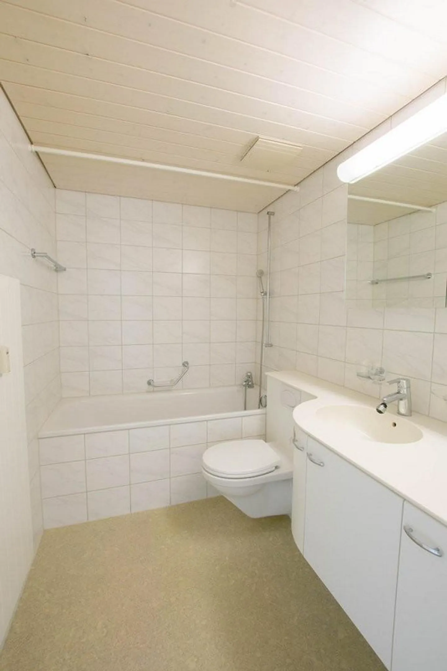 Penthouse apartment with large terrace near the agricultural zone in Brügg - Photo 8 of 12