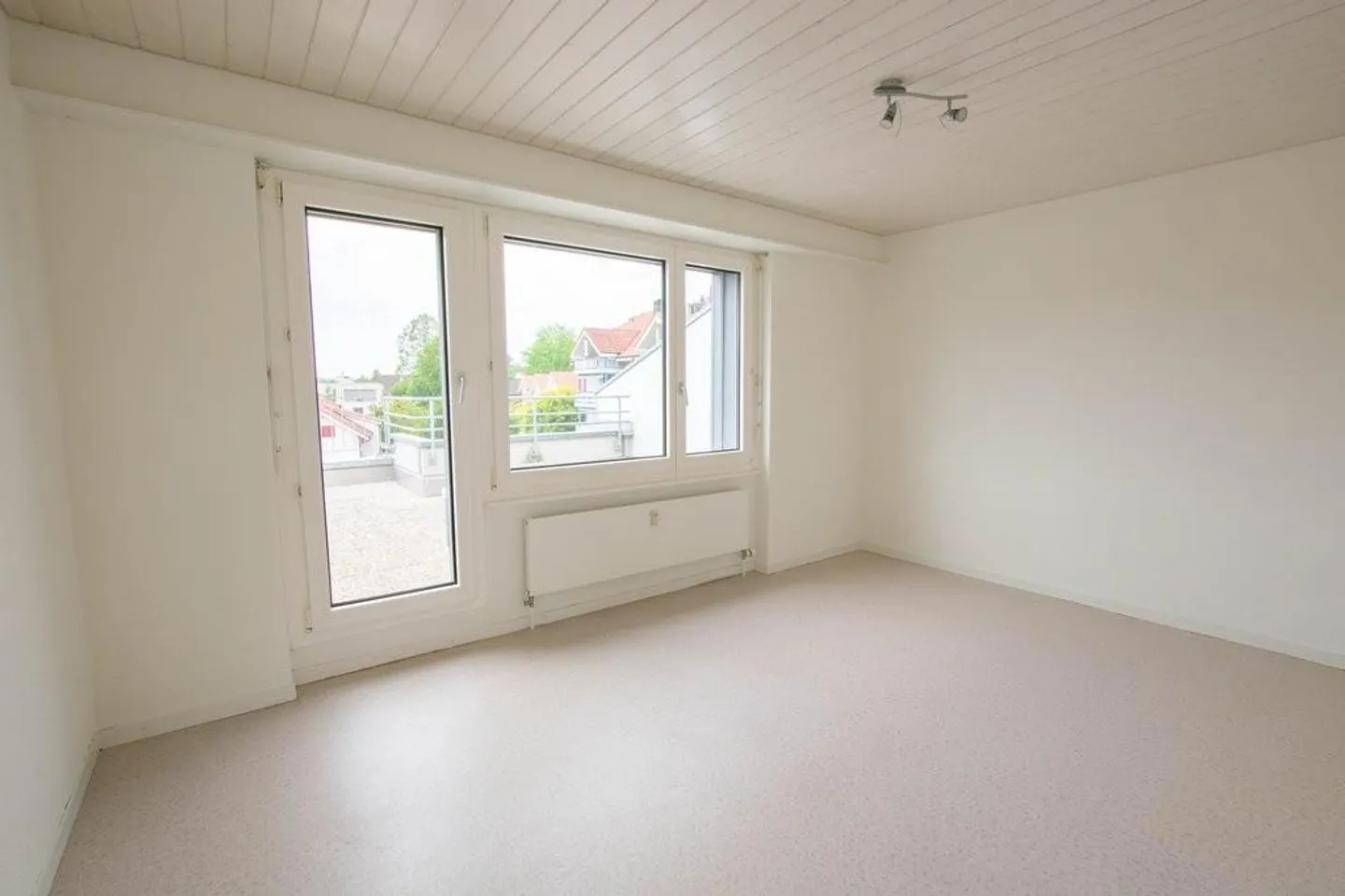 Penthouse apartment with large terrace near the agricultural zone in Brügg - Photo 10 of 12