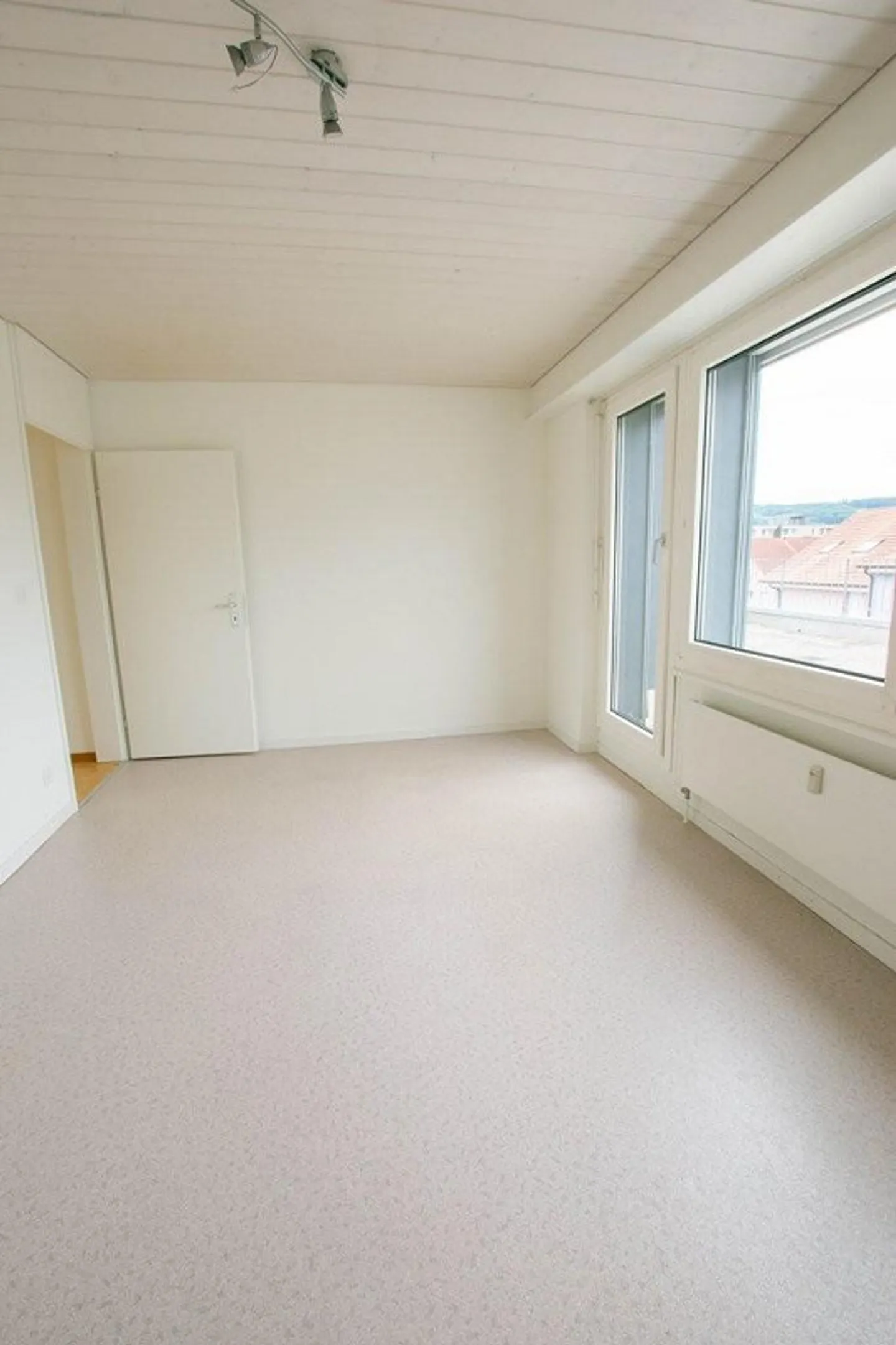 Penthouse apartment with large terrace near the agricultural zone in Brügg - Photo 9 of 12