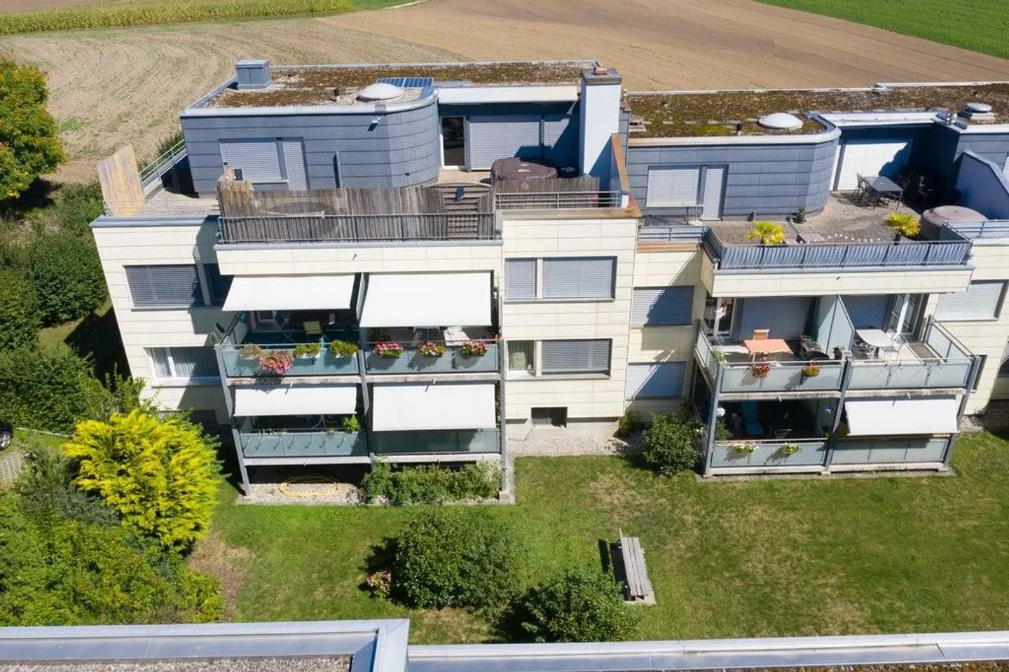 Penthouse apartment with large terrace near the agricultural zone in Brügg - Photo 11 of 12