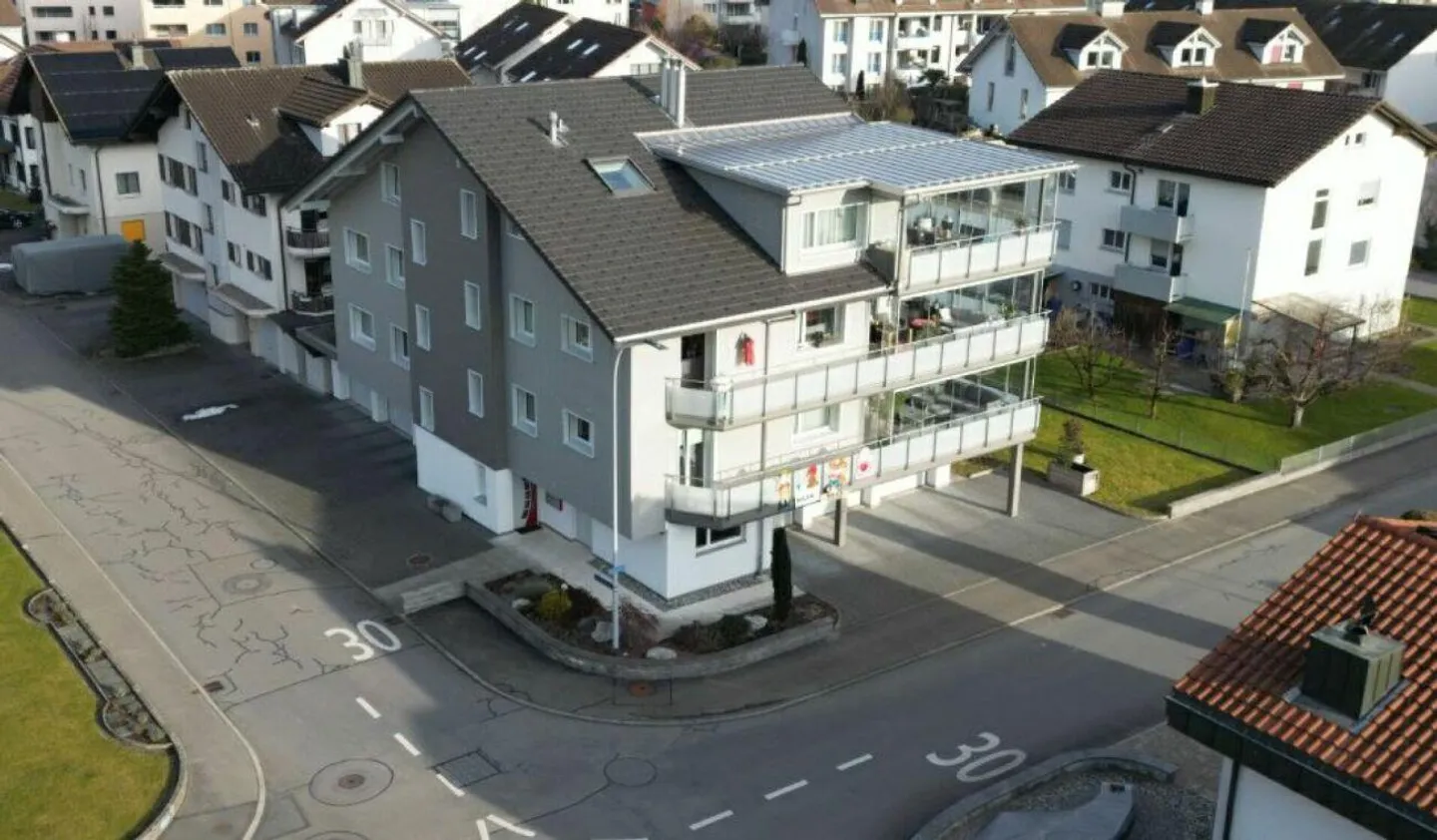 Attractive 5.5-room apartment in a quiet residential area - Photo 1 of 11