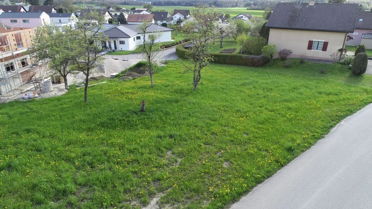 Schönes Grundstück zu verkaufen in der Nähe des Dorfzentrums - Foto 2 von 3