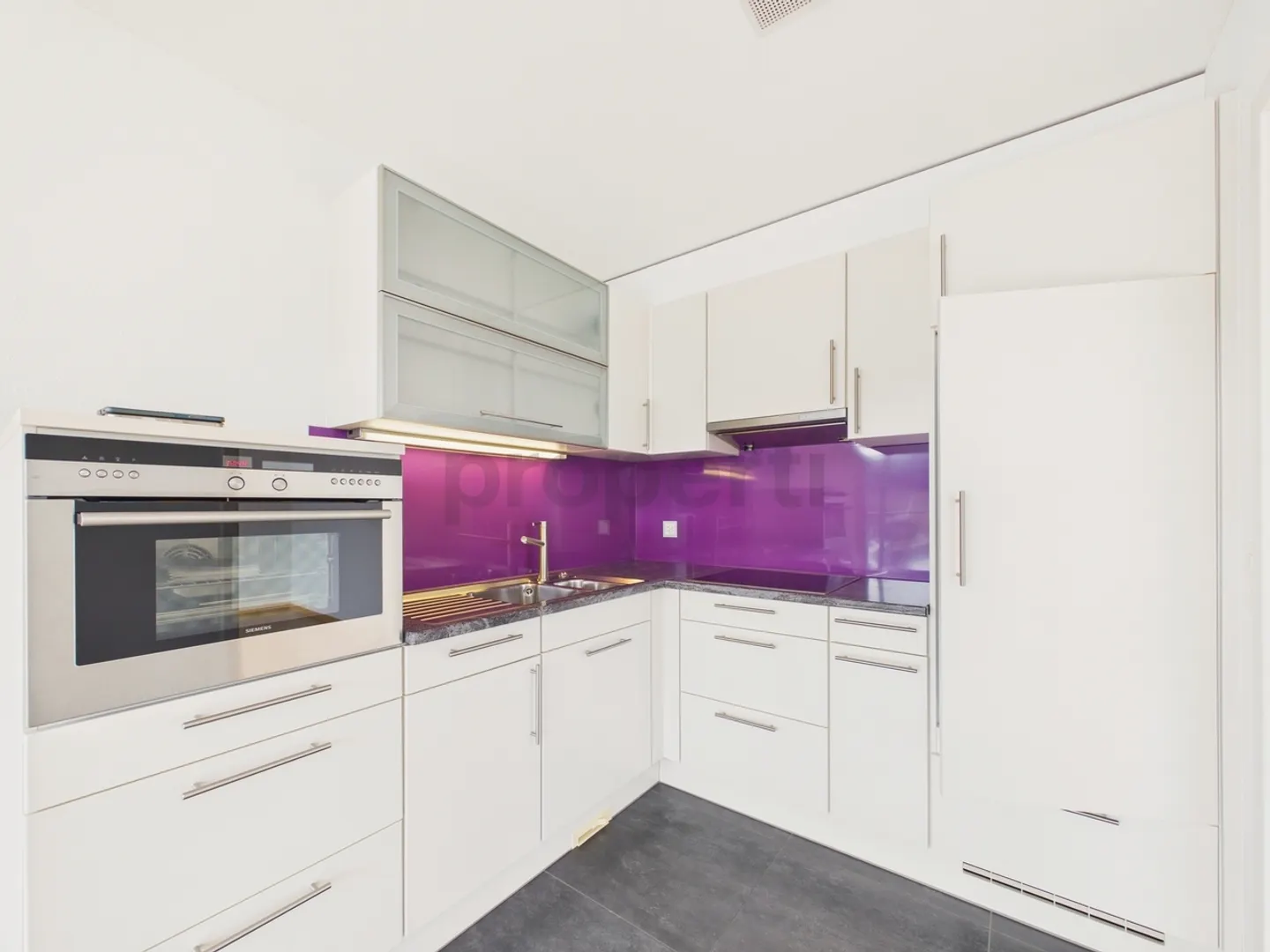 Charming Ground-Floor Apartment - Photo 2 of 7