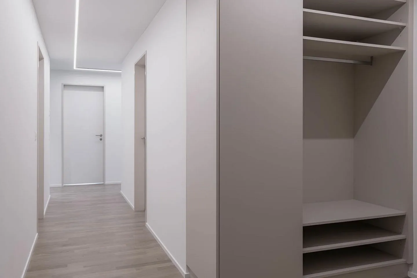 Appartamento di 3,5 stanze con giardino d'inverno e giardino - Foto 4 di 8