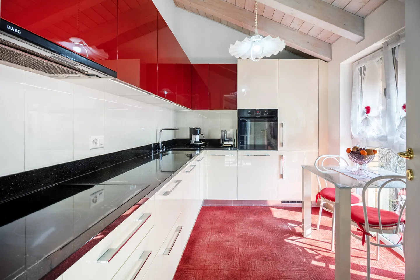 Helles Dachgeschossapartment mit offener Aussicht - Foto 3 von 10