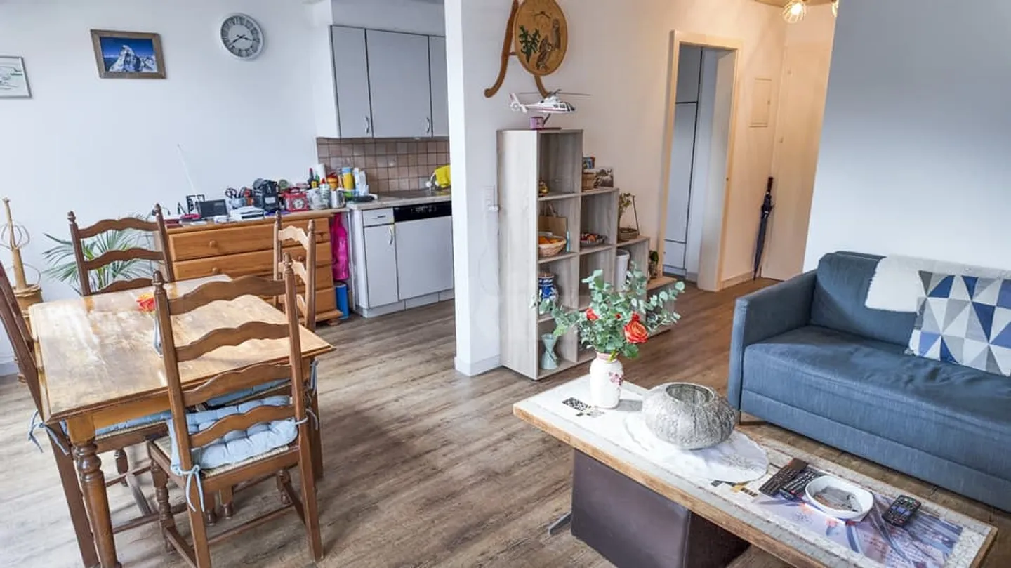 Charmant appartement traversant avec balcon - Photo 2 sur 13