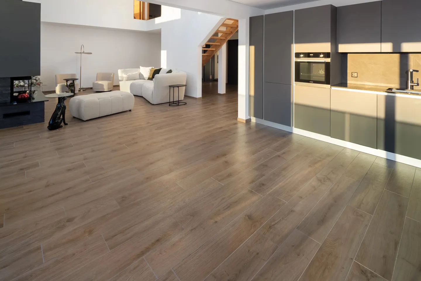 Modern 6.5-room chalet with elevator, panoramic views and high-quality furnishings in Lens / Crans-Montana - Photo 6 of 45