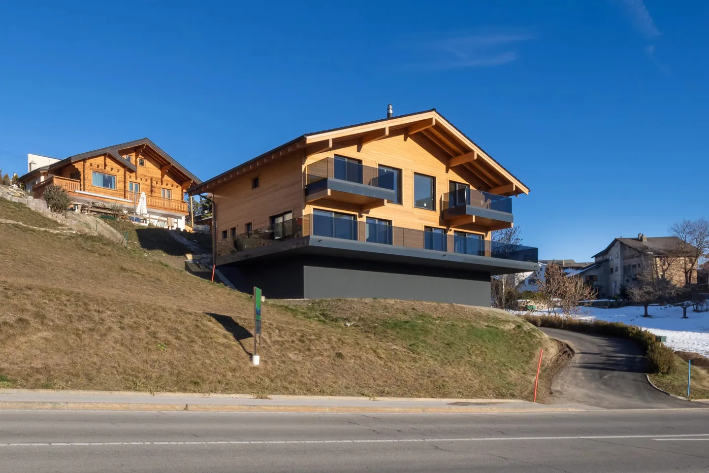 Modern 6.5-room chalet with elevator, panoramic views and high-quality furnishings in Lens / Crans-Montana - Photo 5 of 45