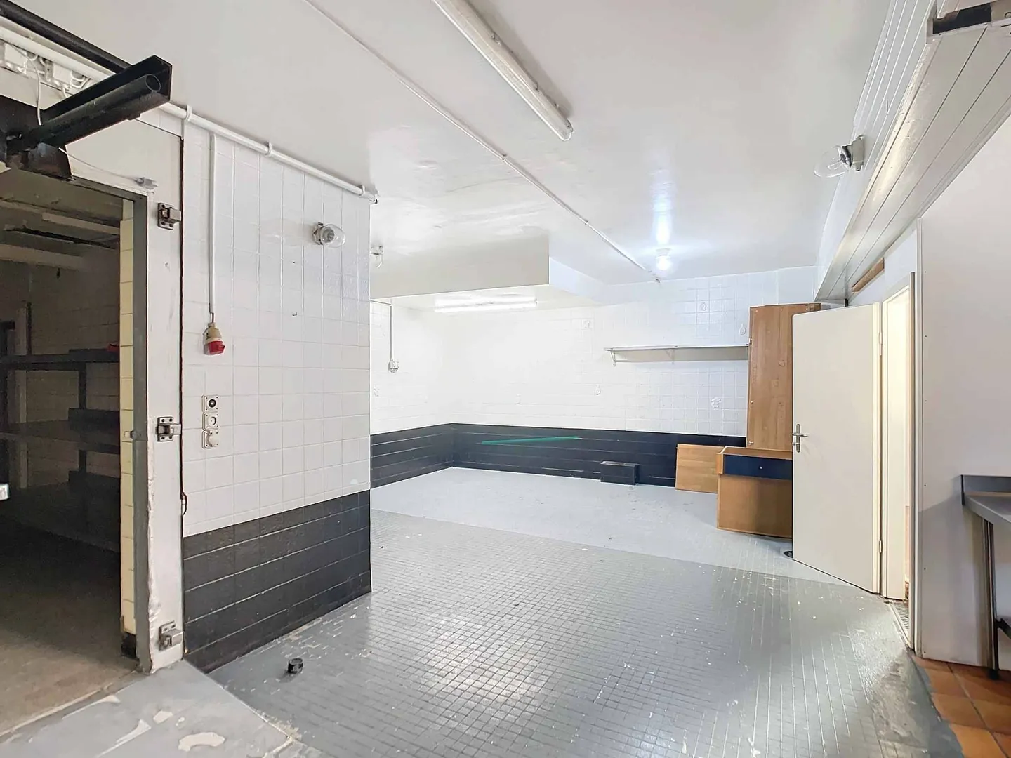 Ideal commercial space for a laboratory (caterer, others) - Photo 1 of 6