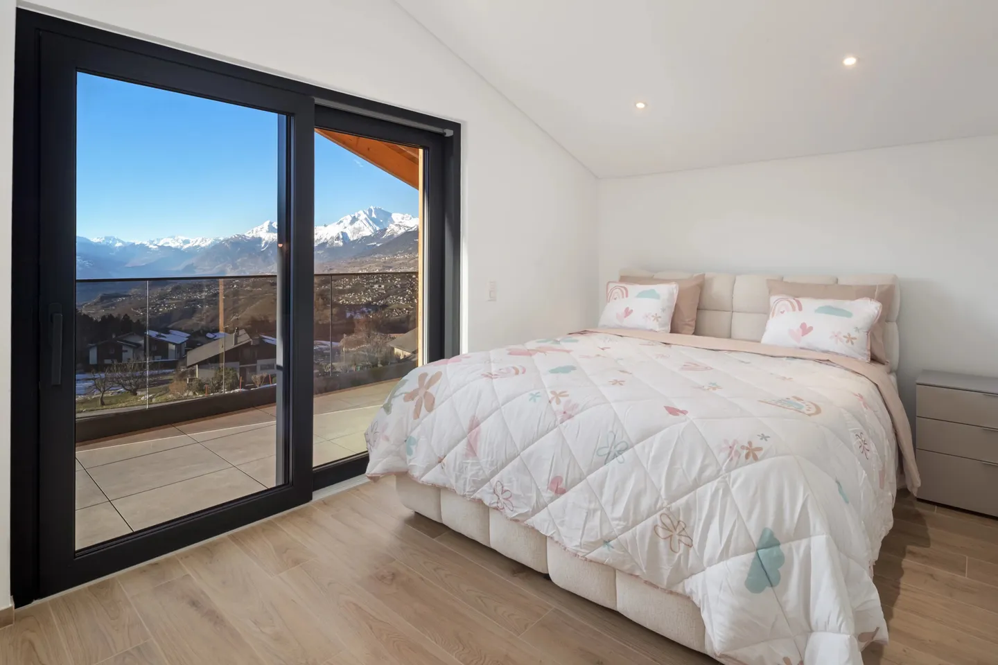 Modern 6.5-room chalet with elevator, panoramic views and high-quality furnishings in Lens / Crans-Montana - Photo 19 of 45