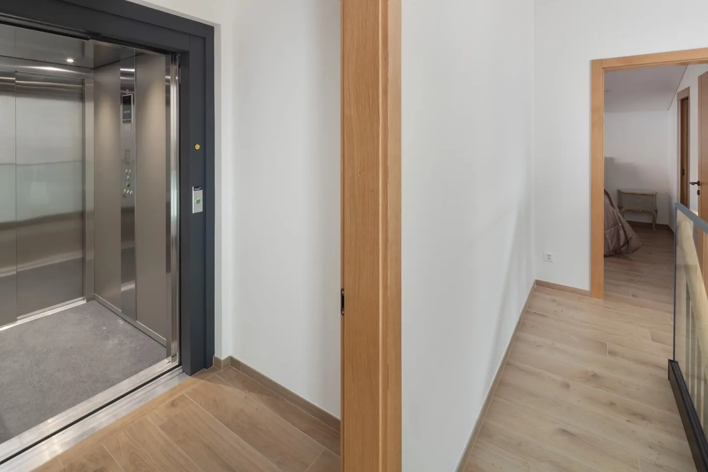 Modern 6.5-room chalet with elevator, panoramic views and high-quality furnishings in Lens / Crans-Montana - Photo 21 of 45