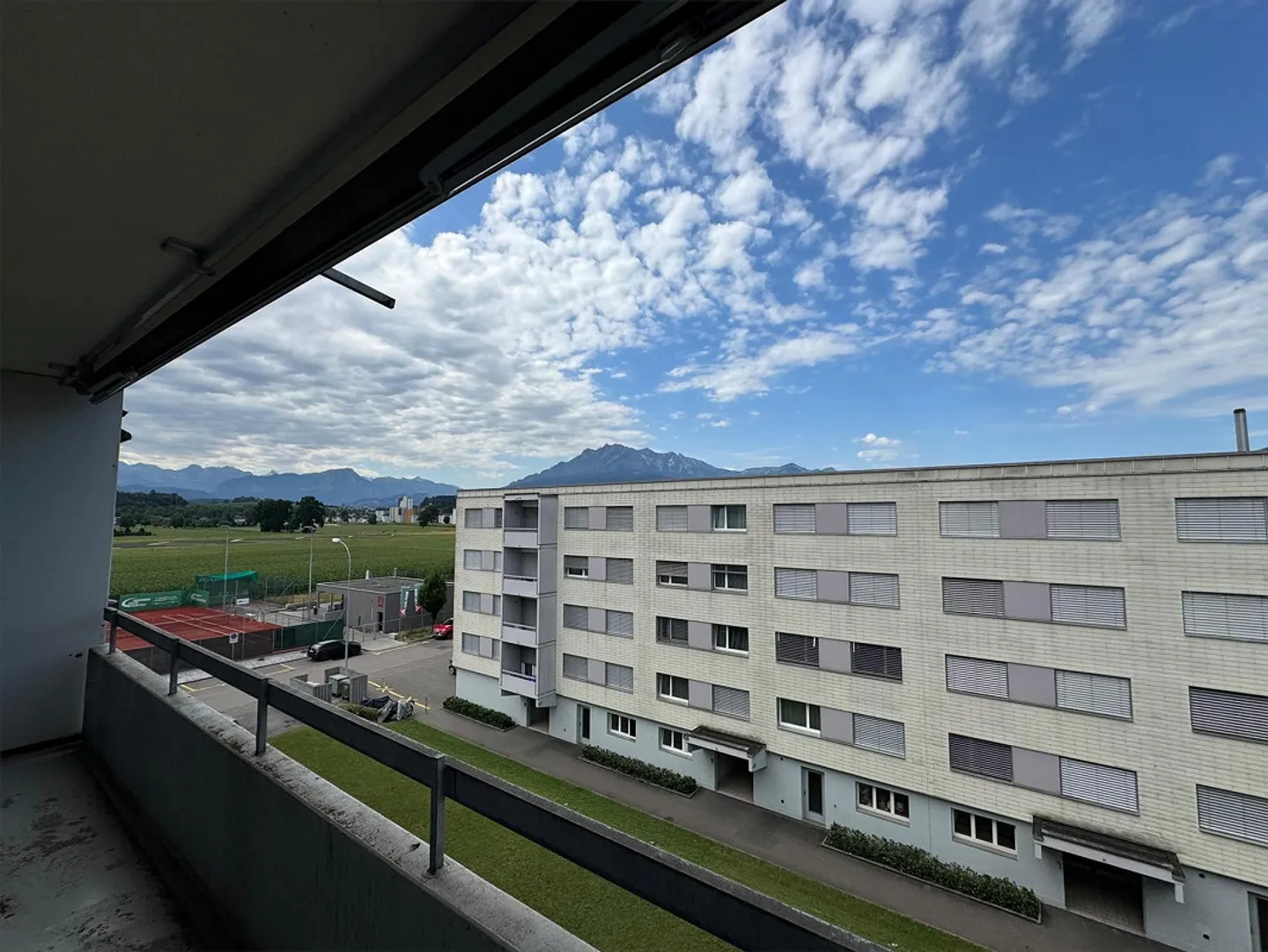 Luminoso appartamento di 3,5 stanze con balcone soleggiato a Emmen - Foto 1 di 10