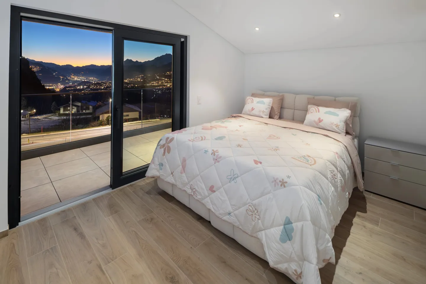 Modern 6.5-room chalet with elevator, panoramic views and high-quality furnishings in Lens / Crans-Montana - Photo 31 of 45