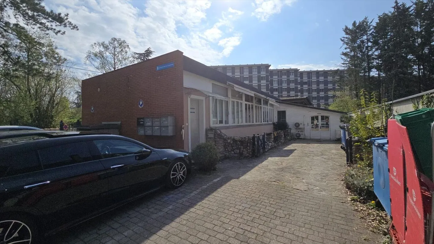 Immeuble de bureaux à Châtelaine - Rendement de 4% - Photo 1 sur 10