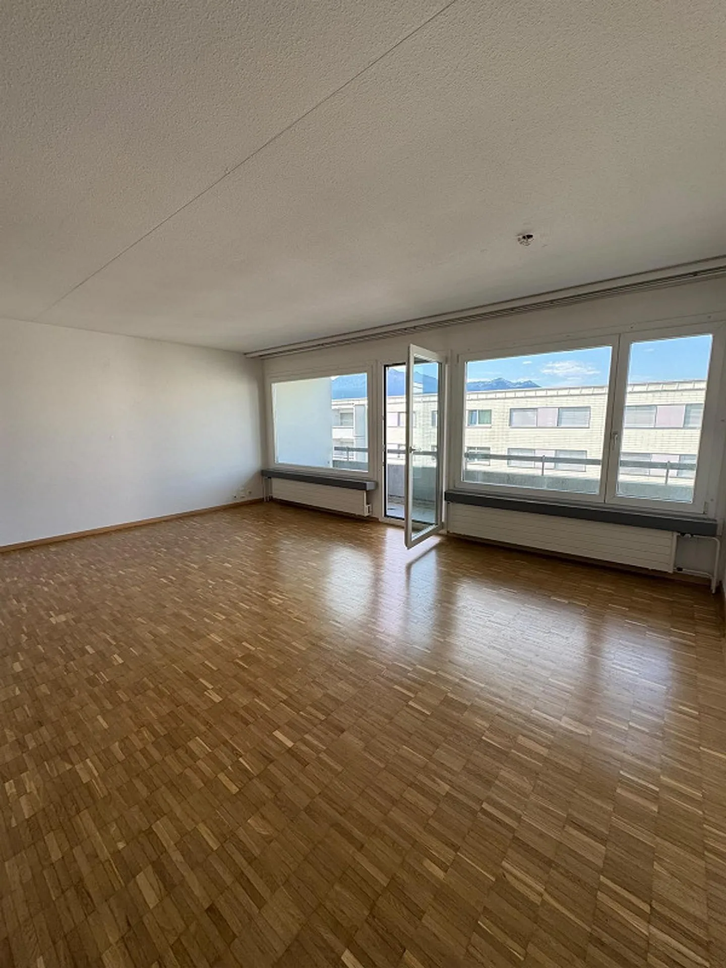 Luminoso appartamento di 3,5 stanze con balcone soleggiato a Emmen - Foto 6 di 10