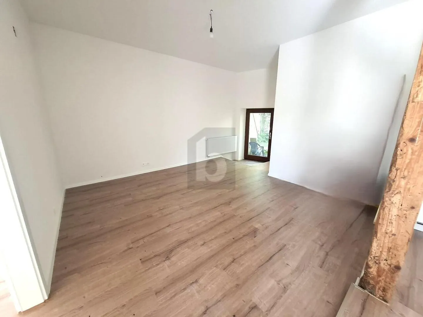 WARMING, MODERN, SPACIOUS - Photo 4 of 6