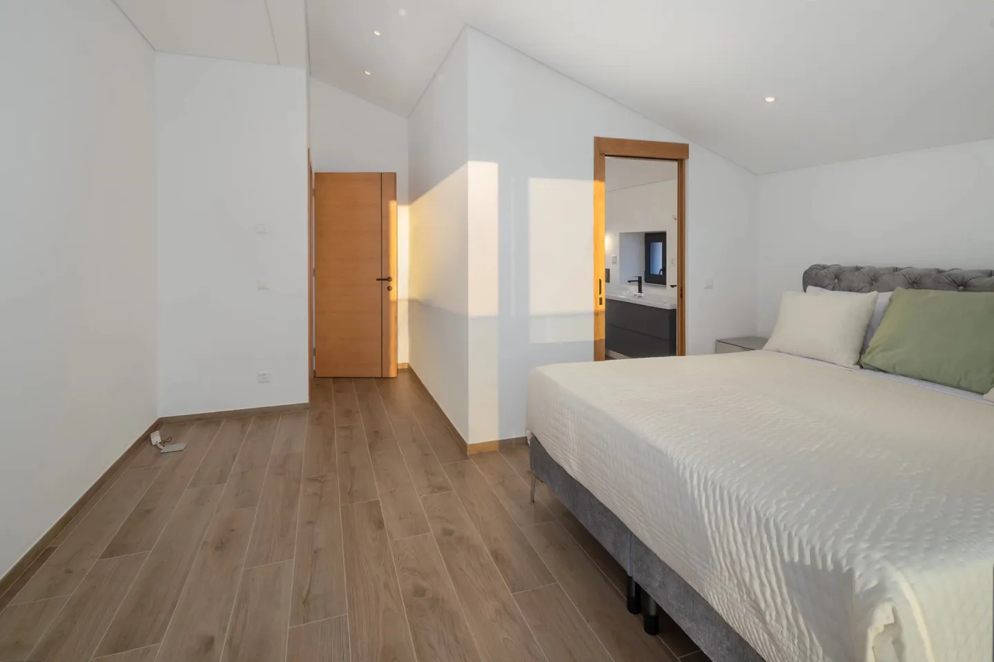 Modern 6.5-room chalet with elevator, panoramic views and high-quality furnishings in Lens / Crans-Montana - Photo 33 of 45