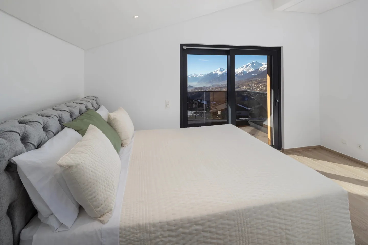 Modern 6.5-room chalet with elevator, panoramic views and high-quality furnishings in Lens / Crans-Montana - Photo 29 of 45