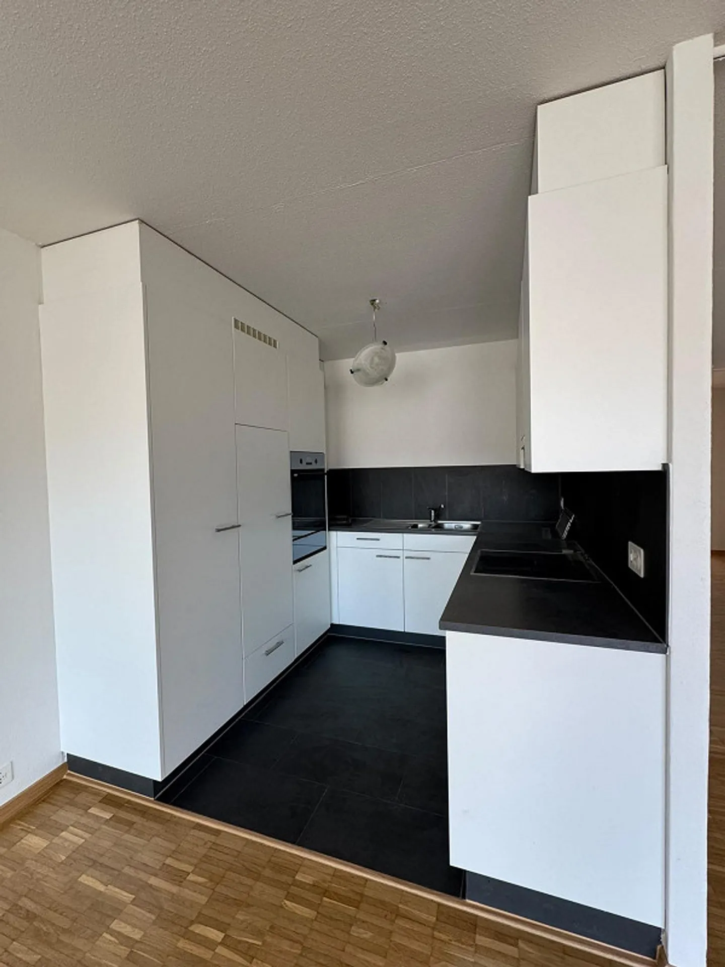 Luminoso appartamento di 3,5 stanze con balcone soleggiato a Emmen - Foto 3 di 10