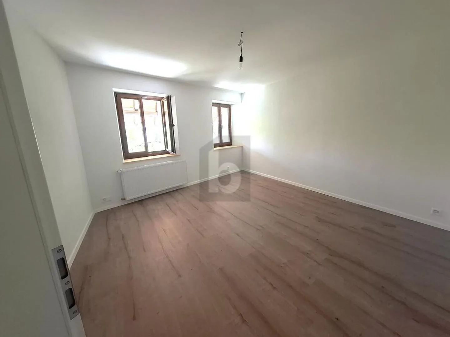 WARMING, MODERN, SPACIOUS - Photo 5 of 6