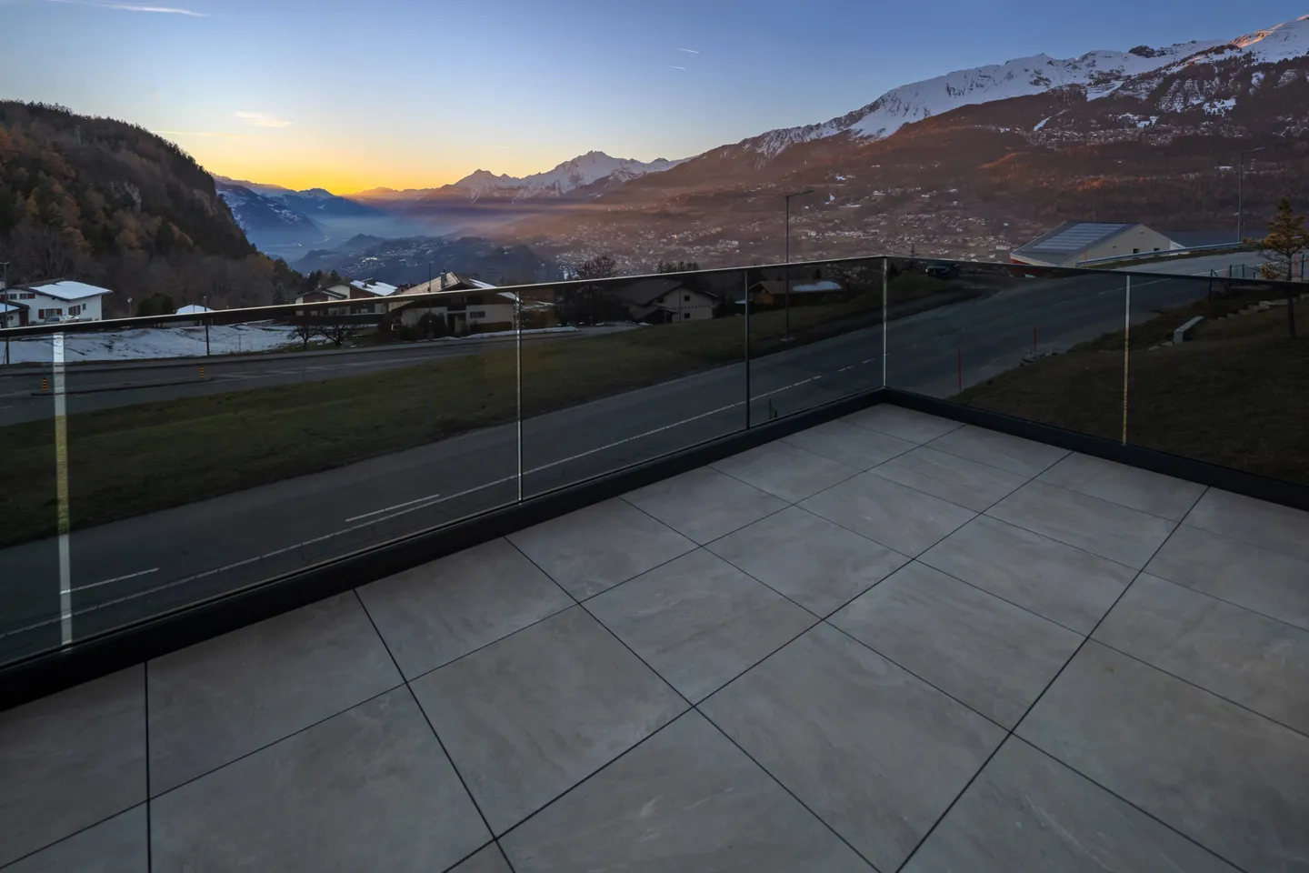 Modern 6.5-room chalet with elevator, panoramic views and high-quality furnishings in Lens / Crans-Montana - Photo 39 of 45