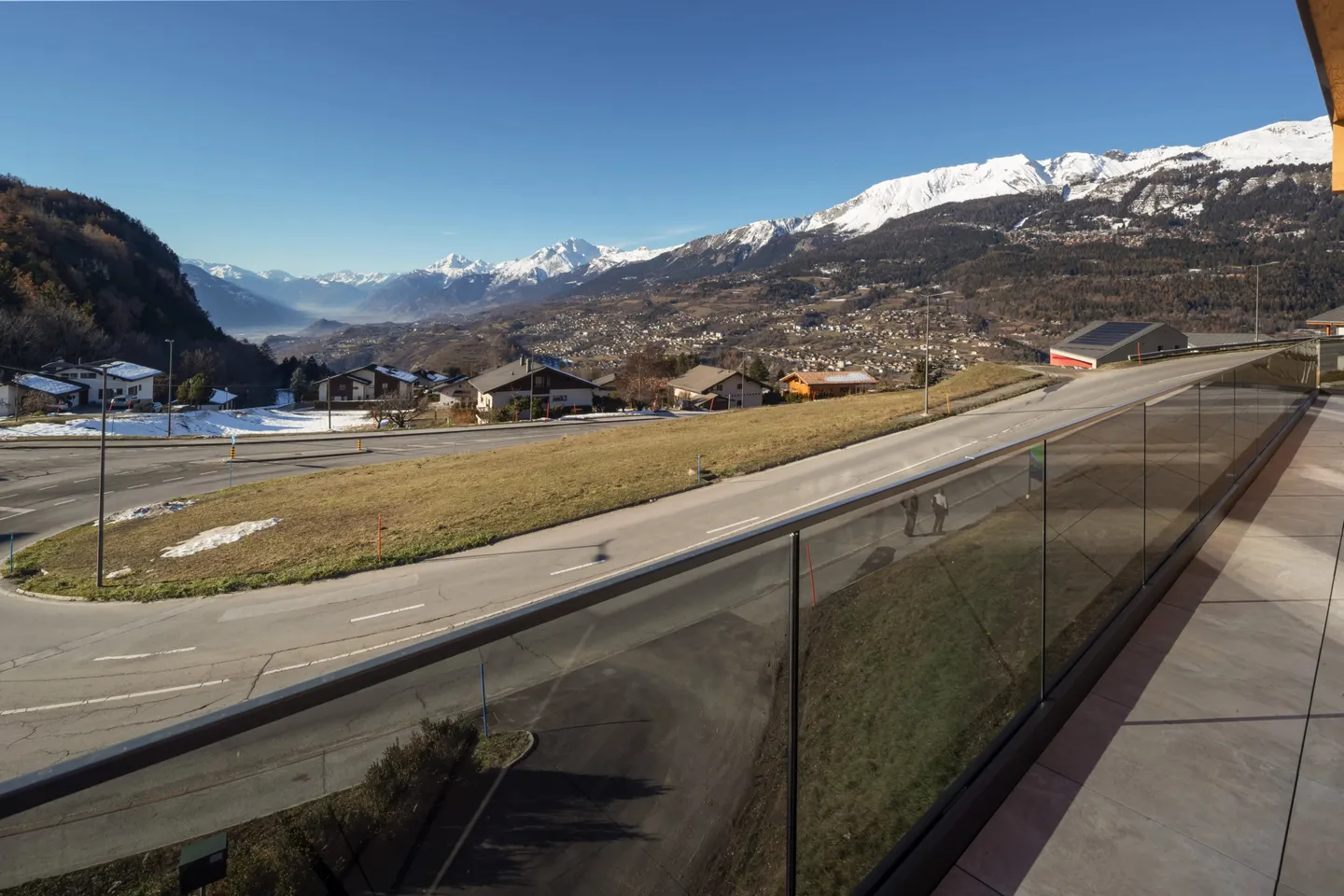 Modern 6.5-room chalet with elevator, panoramic views and high-quality furnishings in Lens / Crans-Montana - Photo 42 of 45