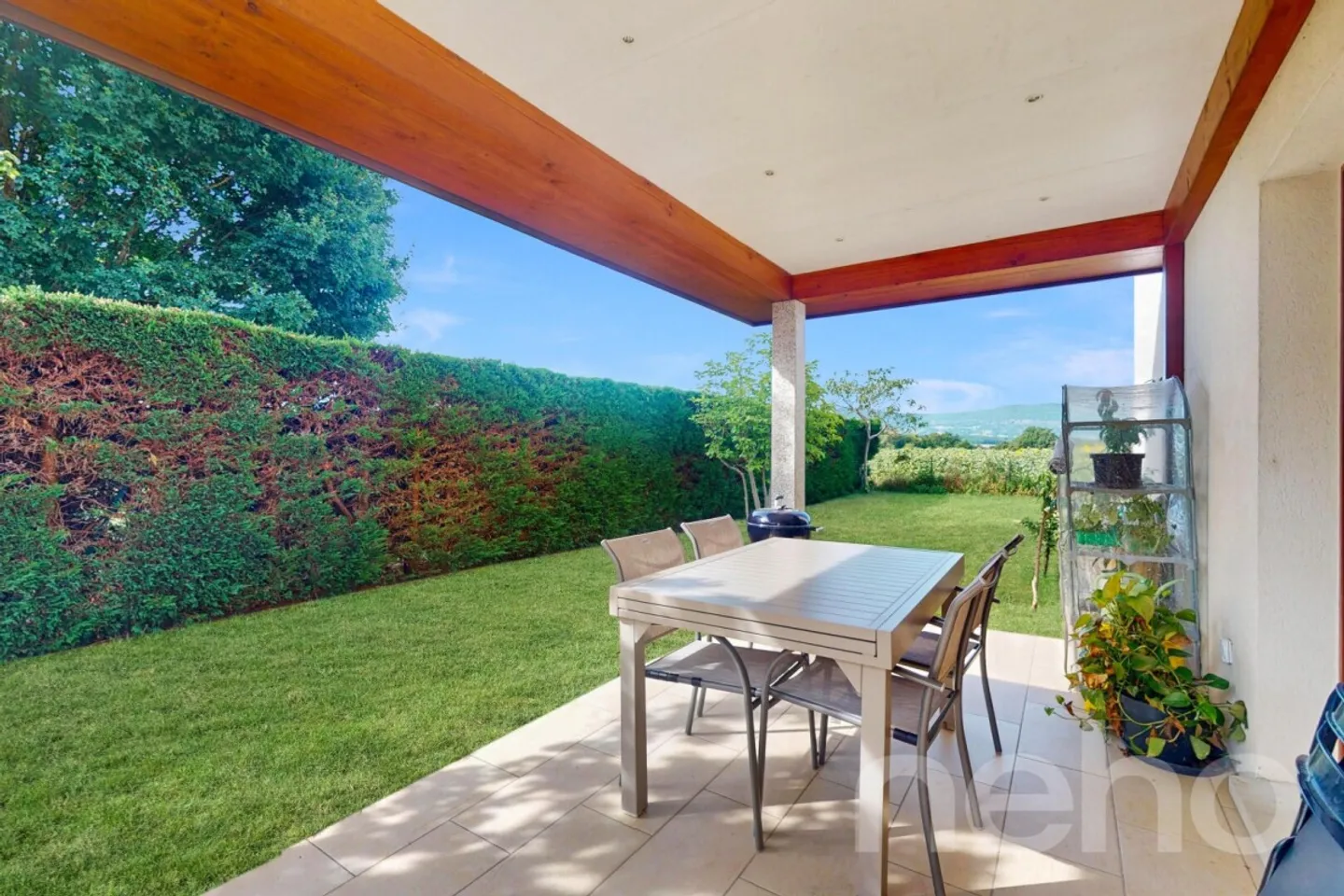 Facing an agricultural field - Photo 12 of 12