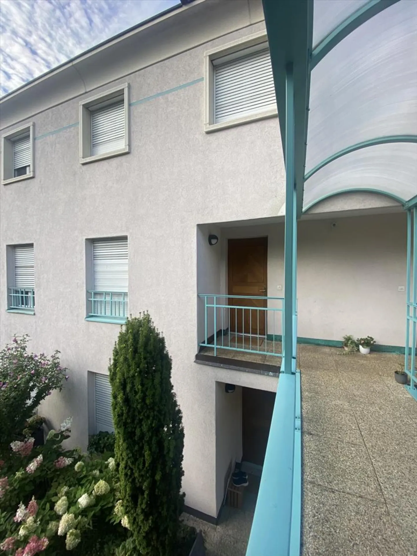 Dreiteiliger Sechszimmerwohnung im ersten Stock - Foto 2 von 8