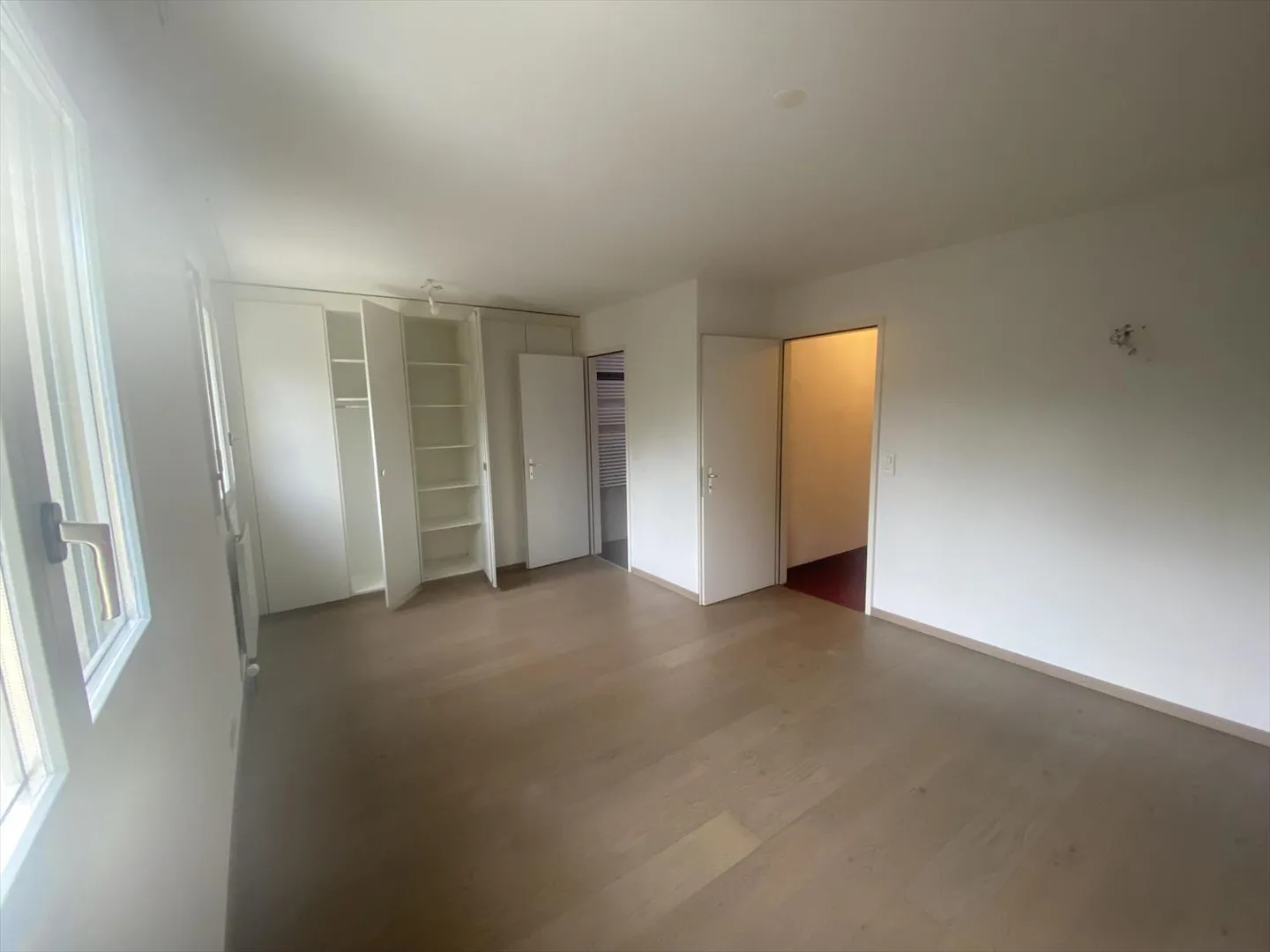Dreiteiliger Sechszimmerwohnung im ersten Stock - Foto 6 von 8