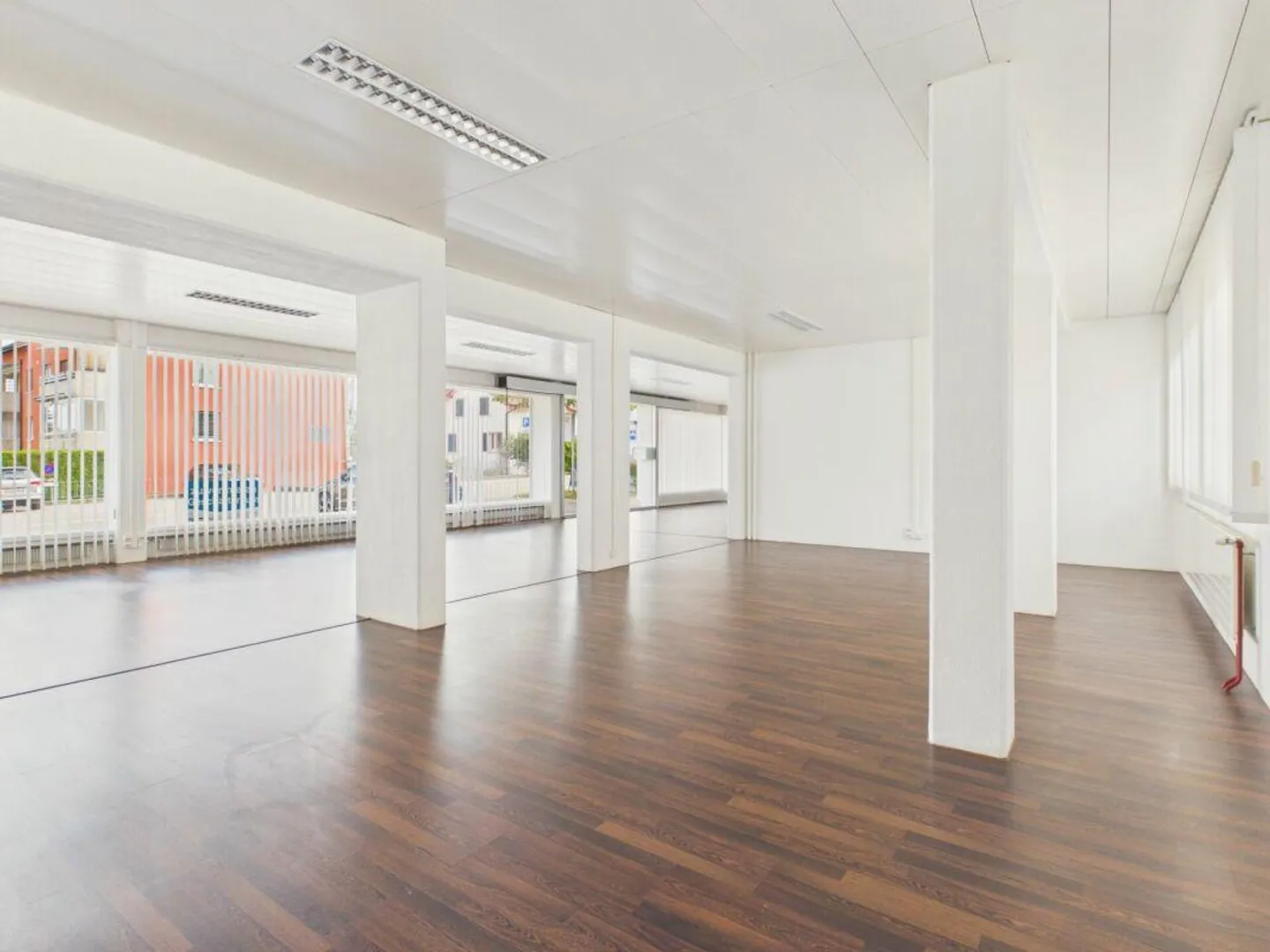 Spazio commerciale di alta qualità con molta luce e area di presentazione ideale - Foto 4 di 7
