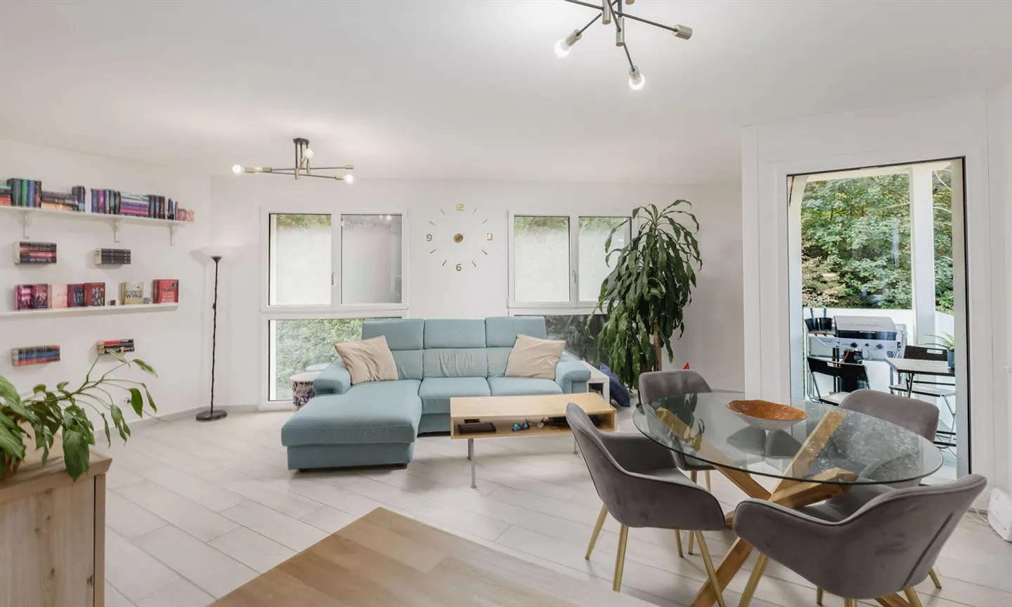 MODERNE ET ACCUEILLANTE 3.5 AU DERNIER ÉTAGE À PONTE CAPRIASCA - Photo 2 sur 10