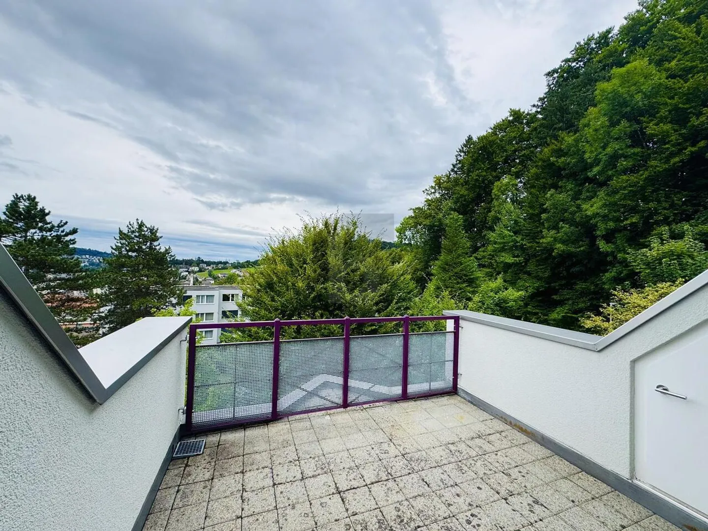 GROSSZÜGIGE RÄUME MIT HERRLICHER AUSSICHT - Foto 1 von 6