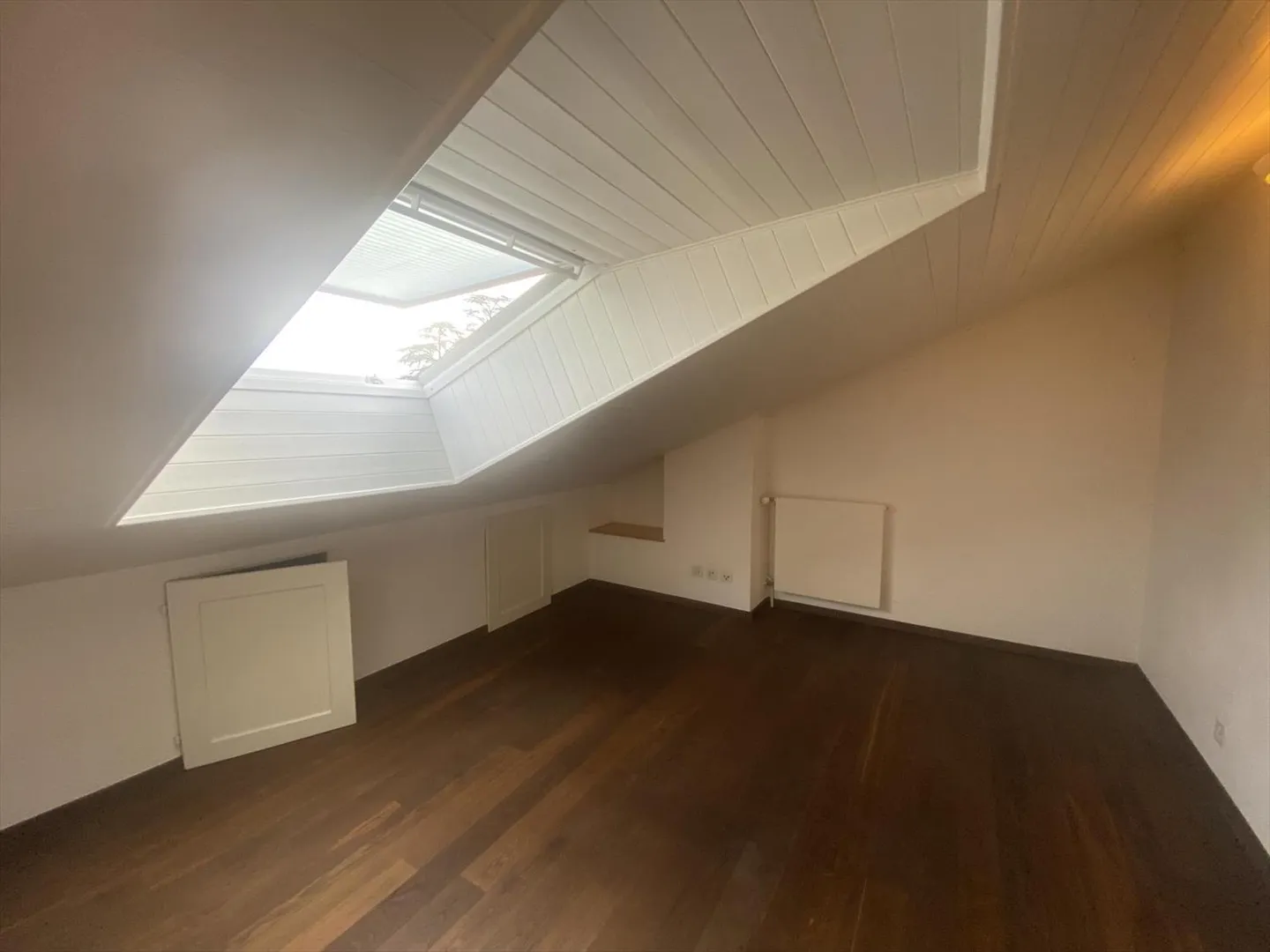 Dreiteiliger Sechszimmerwohnung im ersten Stock - Foto 7 von 8