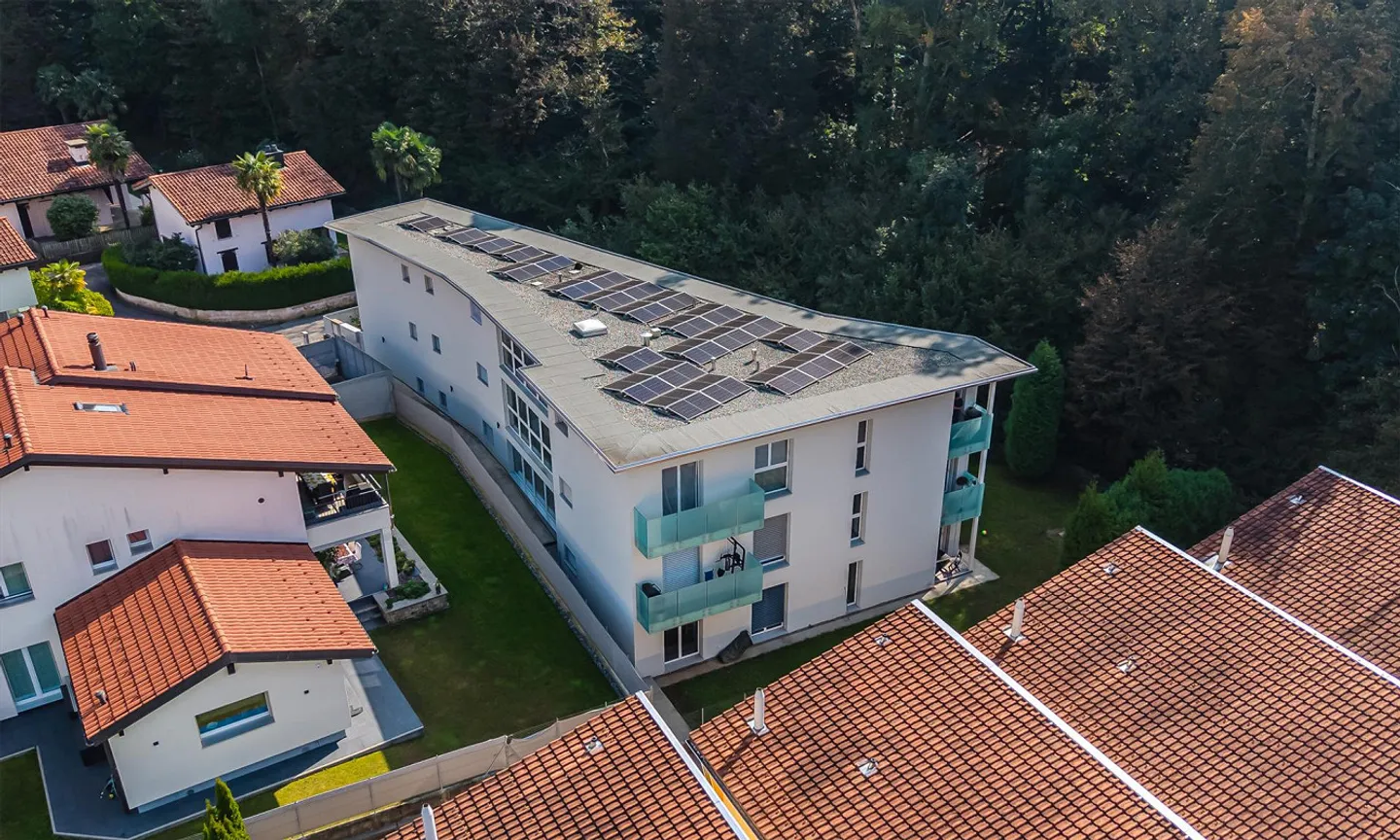 MODERNE ET ACCUEILLANTE 3.5 AU DERNIER ÉTAGE À PONTE CAPRIASCA - Photo 9 sur 10