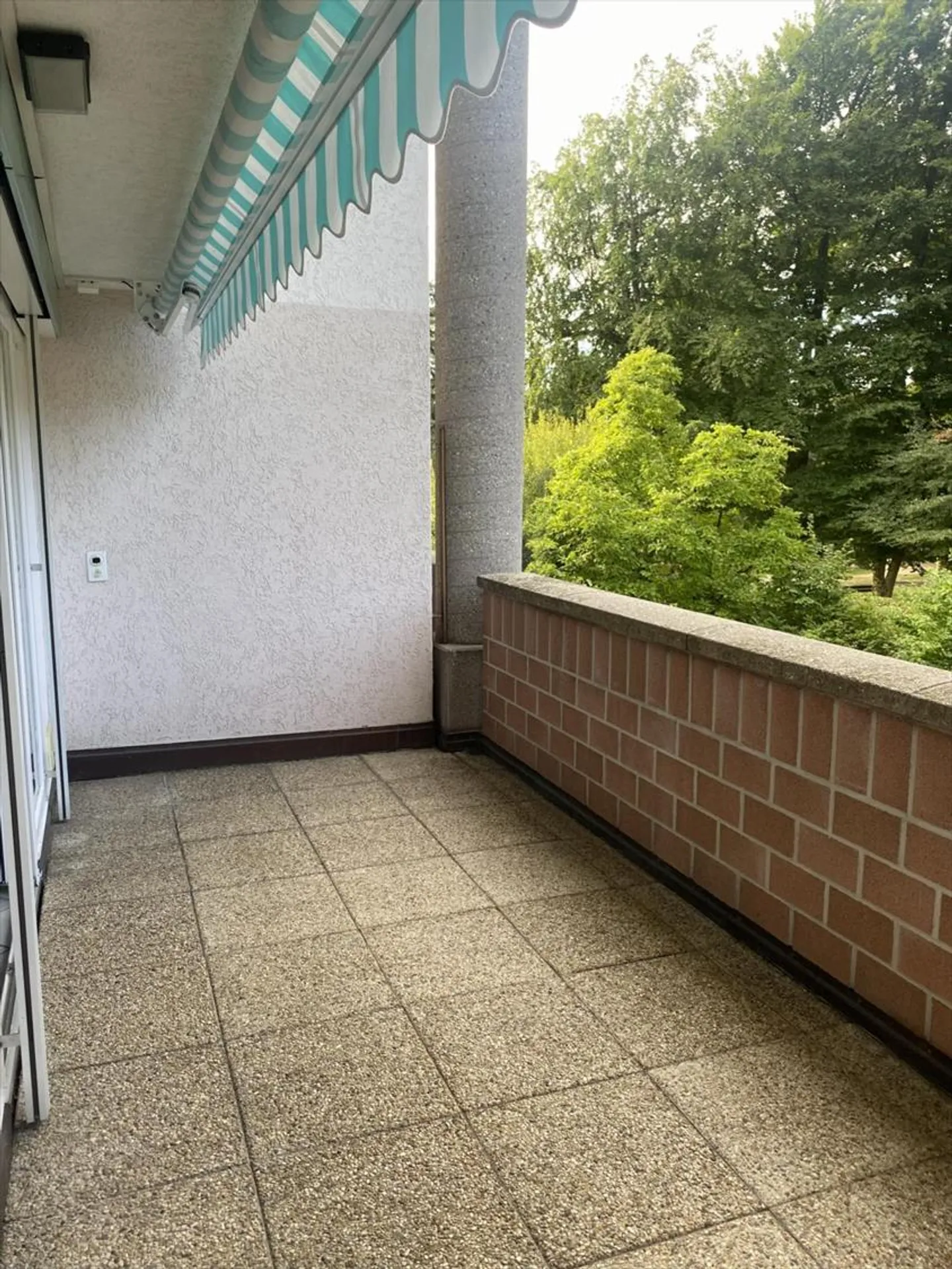 Dreiteiliger Sechszimmerwohnung im ersten Stock - Foto 8 von 8