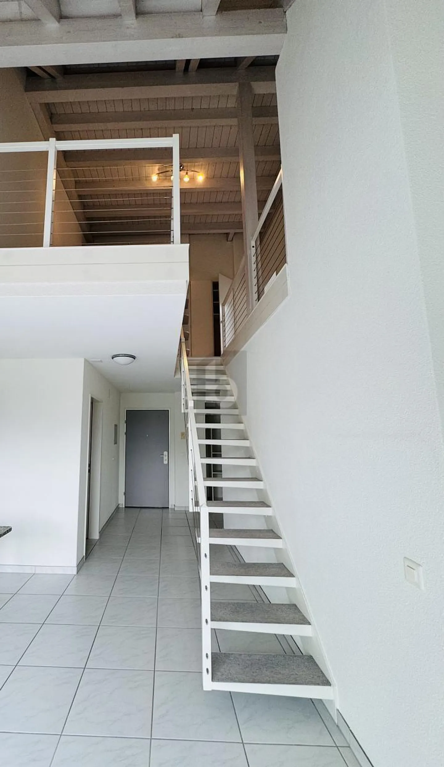 GROSSZÜGIGE RÄUME MIT HERRLICHER AUSSICHT - Foto 2 von 6