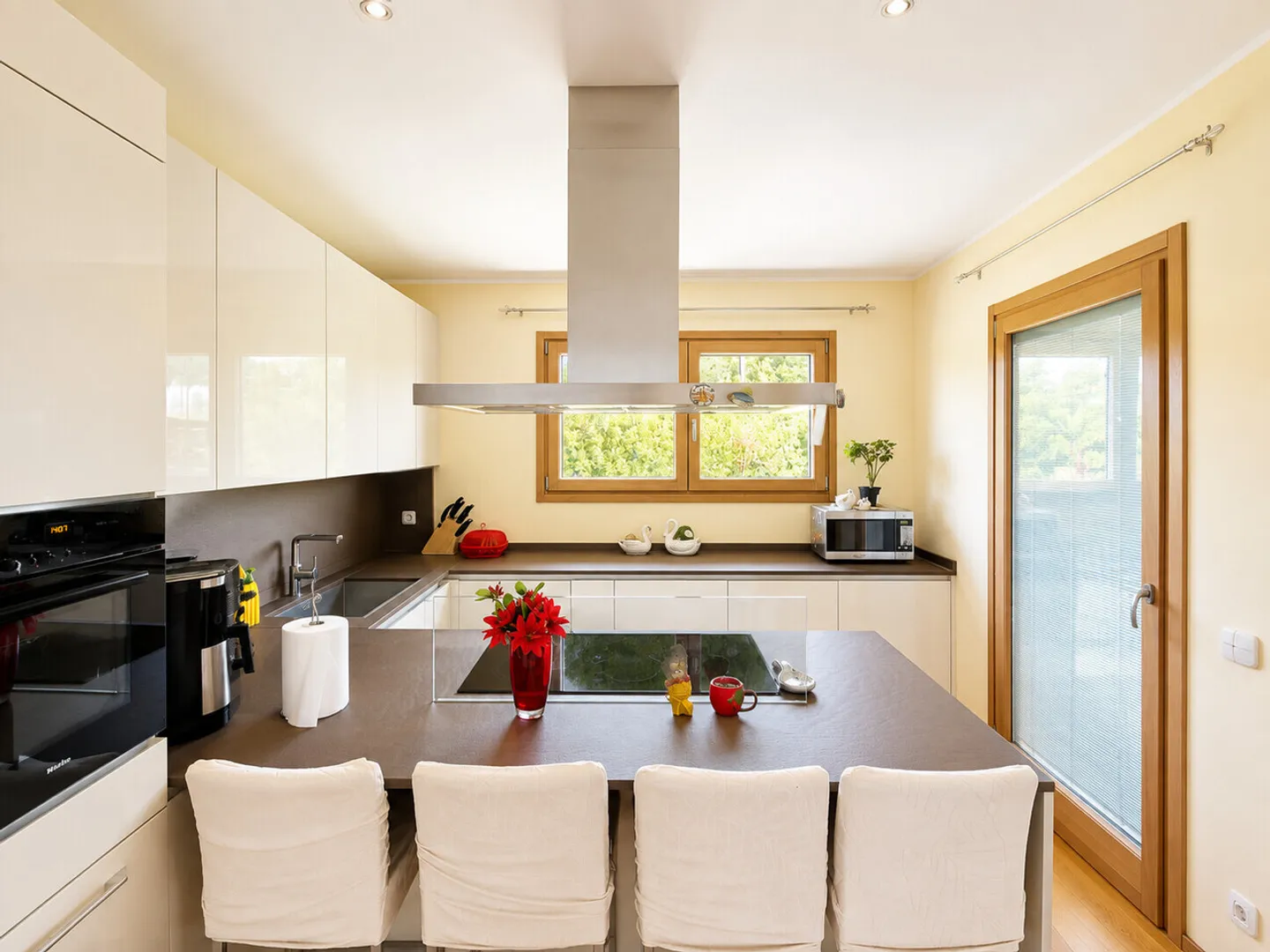 MODERN VILLA WITH 6.5 ROOMS AND LARGE GARDEN IN STABIO - Photo 6 of 13