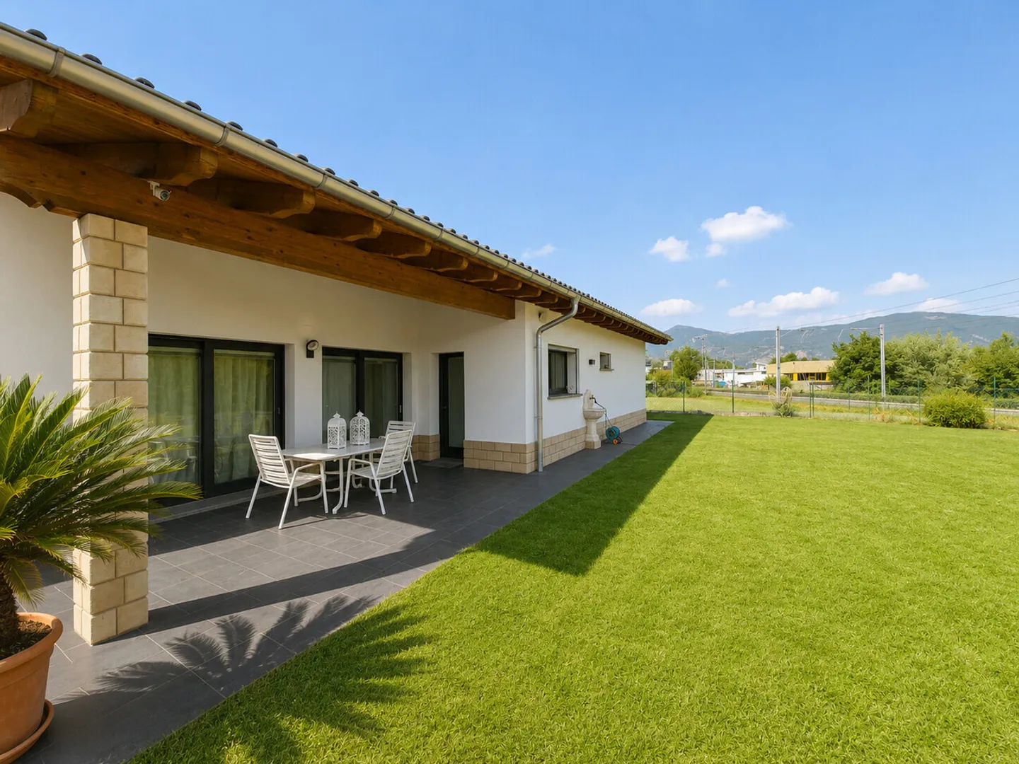 MODERN VILLA WITH 6.5 ROOMS AND LARGE GARDEN IN STABIO - Photo 3 of 13