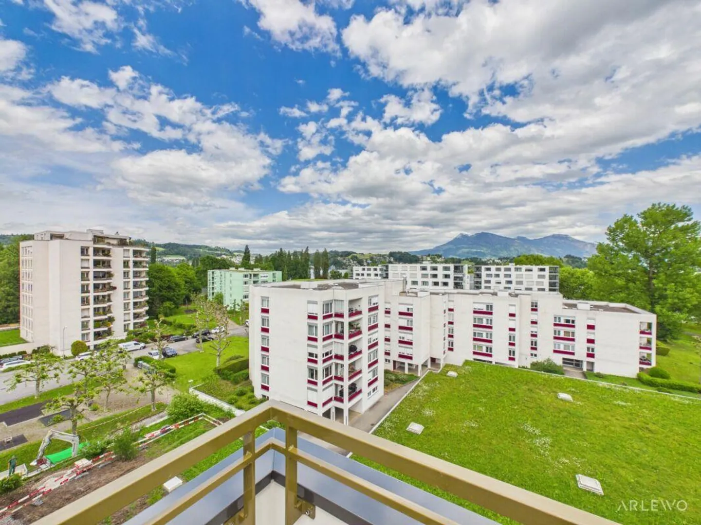 Vivre au sommet avec une vue magnifique - Photo 1 sur 13