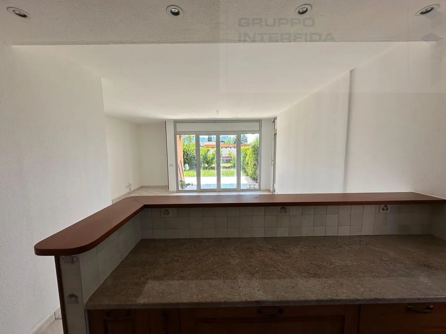 4,5 PIÈCES AVEC JARDIN ET PISCINE - Photo 5 sur 16