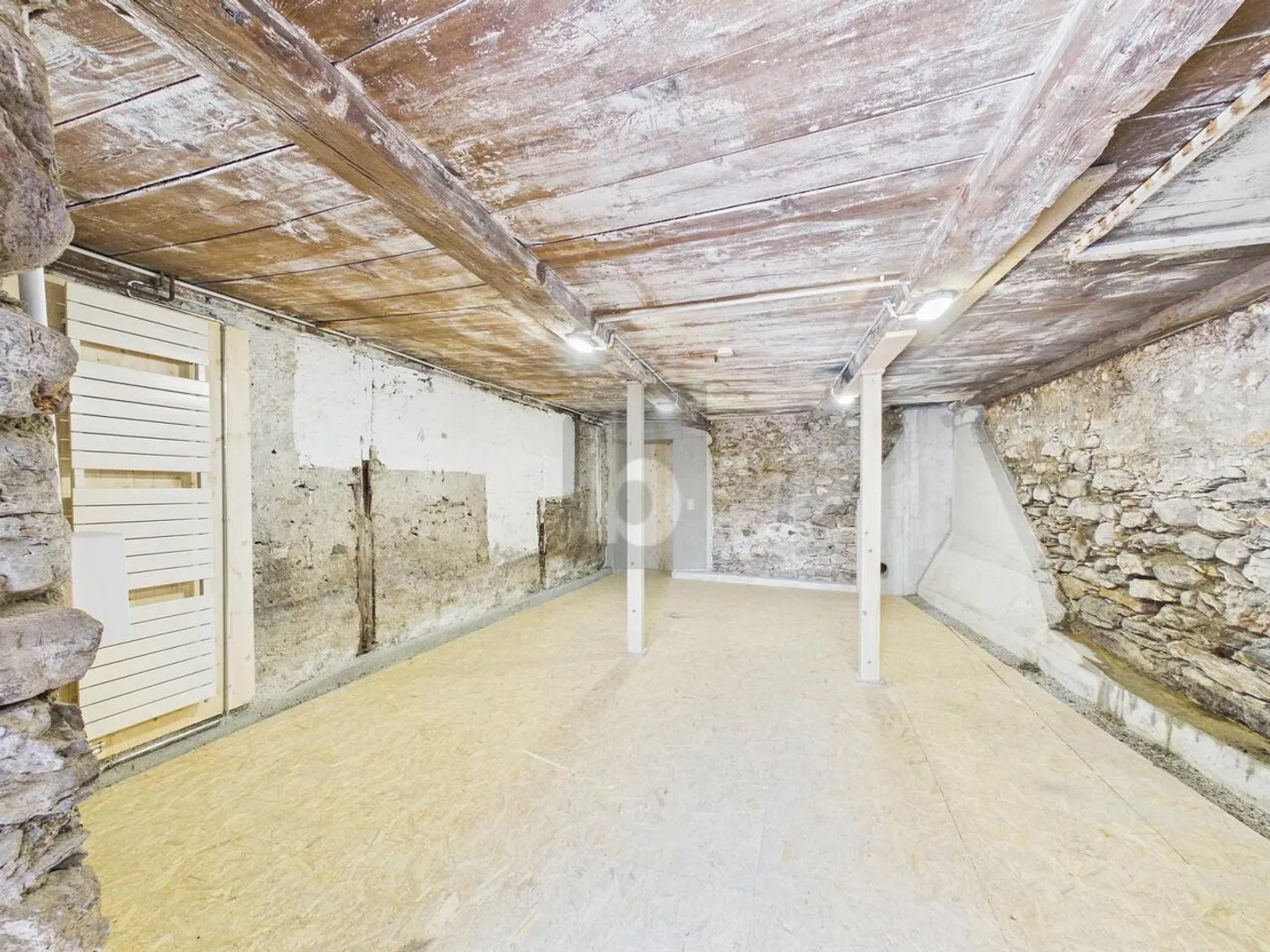 CENTRALLY LOCATED WORKSHOP SPACE - Photo 2 of 3