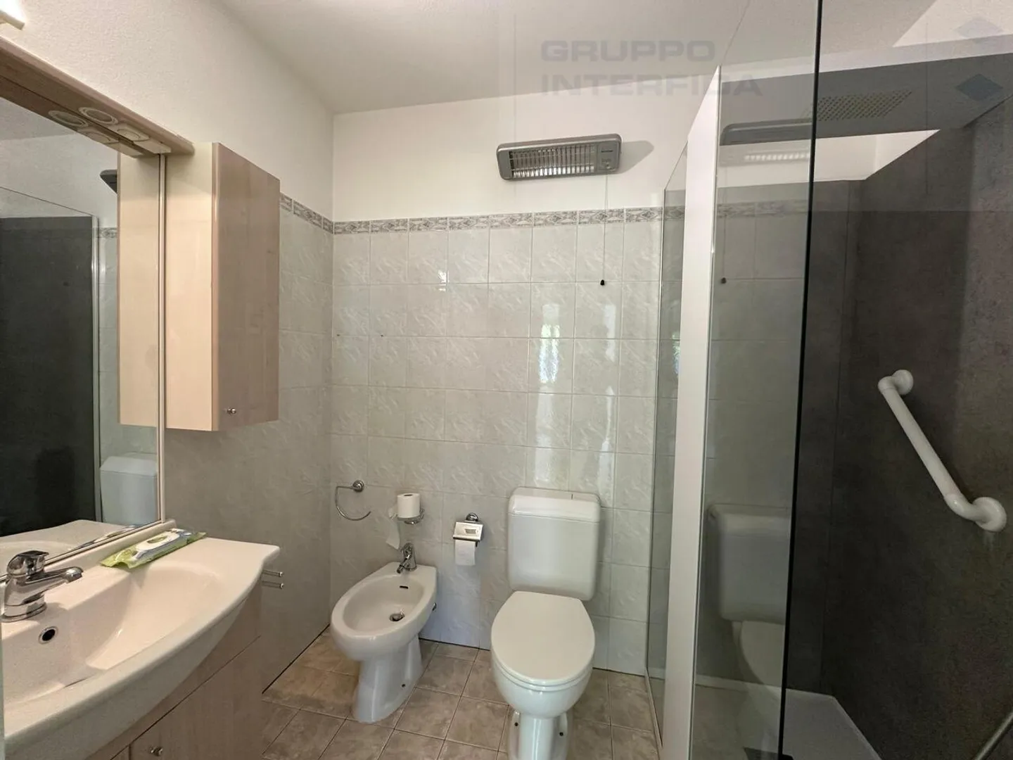 4,5 PIÈCES AVEC JARDIN ET PISCINE - Photo 13 sur 16