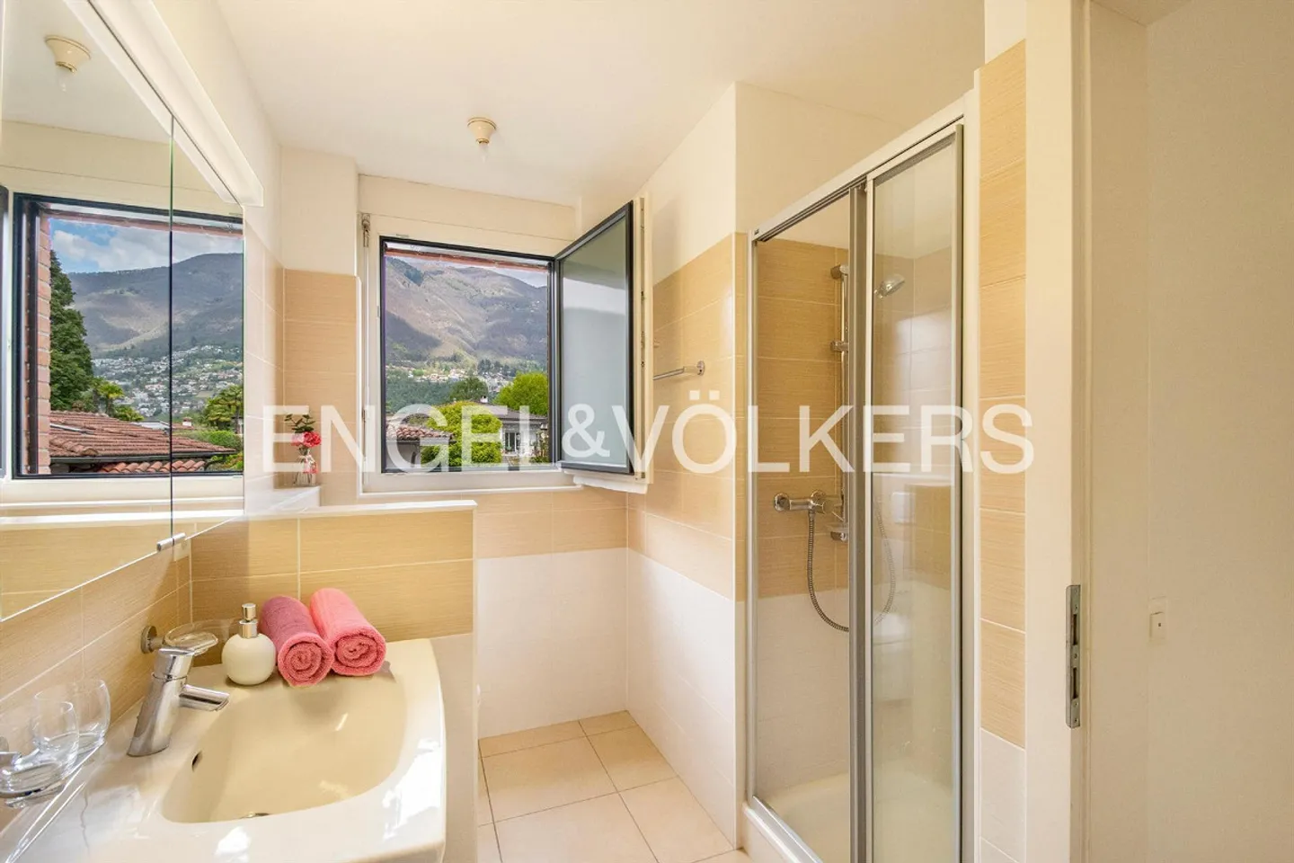 Experience Ascona – Apartment just a few steps from the lake (41) - Photo 8 of 9