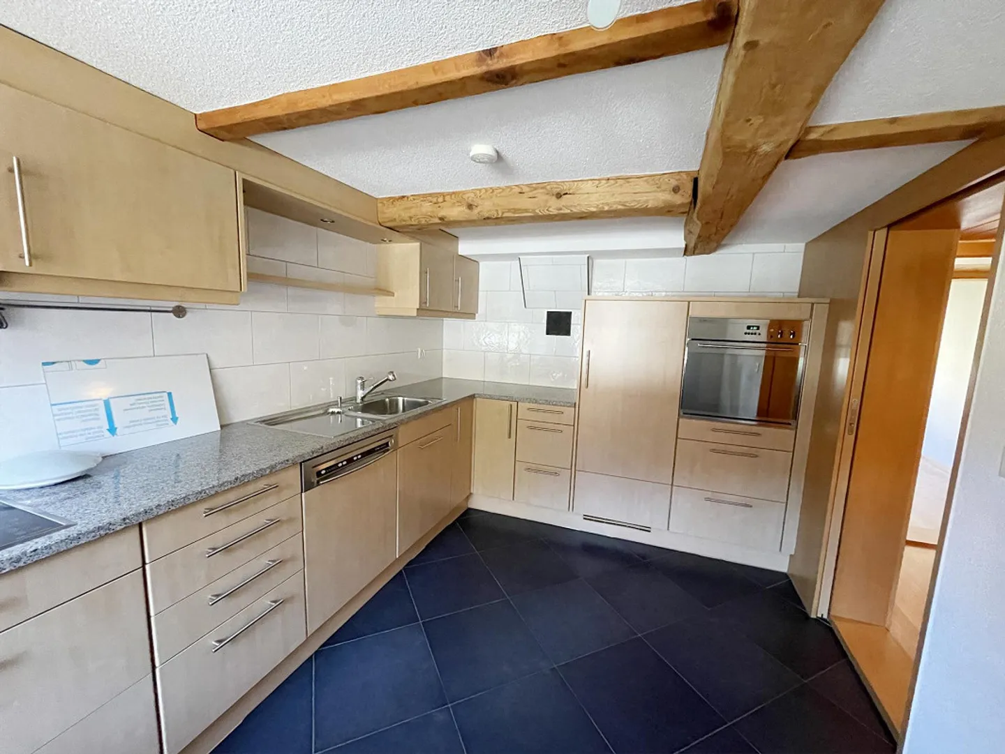 Spacious and Cozy 4.5-Room Apartment - Photo 2 of 21