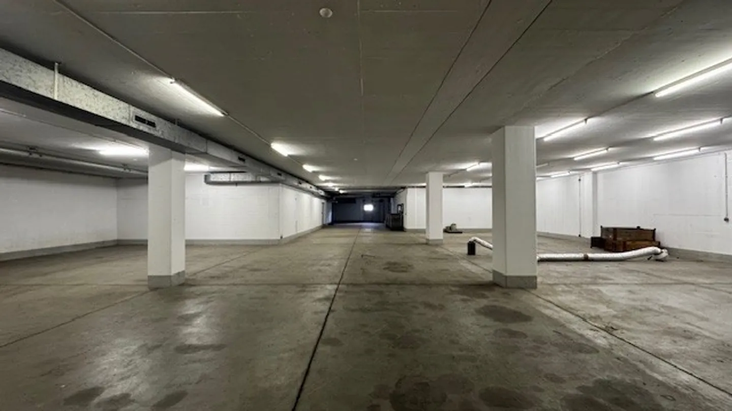 Vendita di un grande magazzino commerciale/industriale - Foto 9 di 10